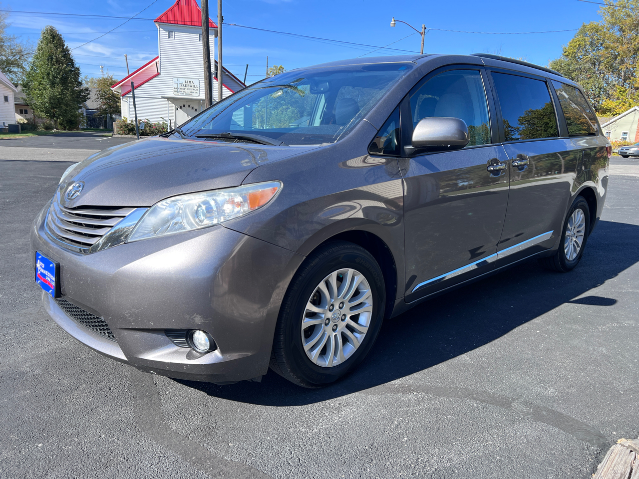 Toyota Sienna XLE Premium FWD 8-Passenger (Natl) 2017 Toyota Sienna XLE Premium FWD 8-Passenger (Natl) 2017