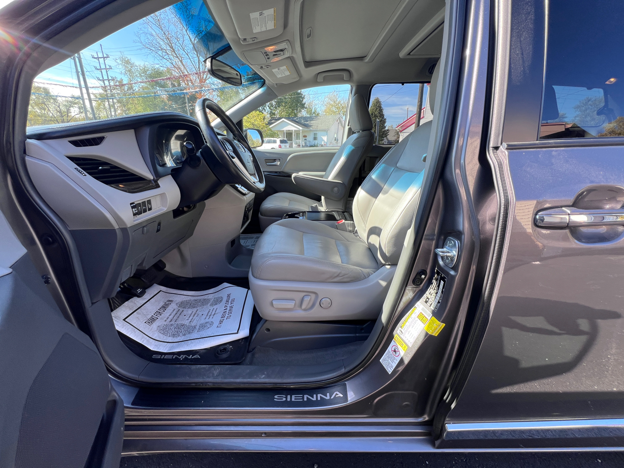 Toyota Sienna XLE Premium FWD 8-Passenger (Natl) 2017 Toyota Sienna XLE Premium FWD 8-Passenger (Natl) 2017