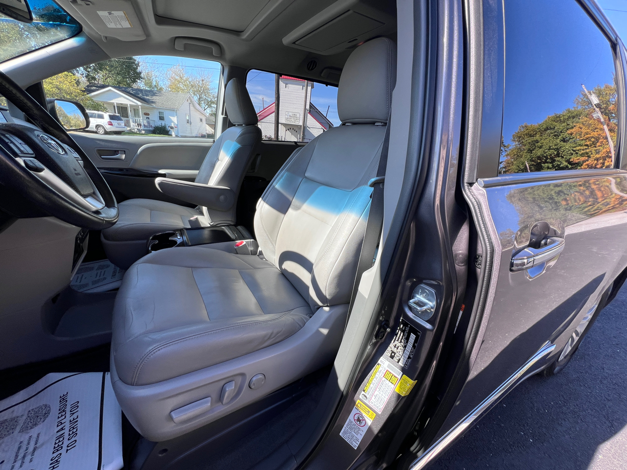 Toyota Sienna XLE Premium FWD 8-Passenger (Natl) 2017 Toyota Sienna XLE Premium FWD 8-Passenger (Natl) 2017