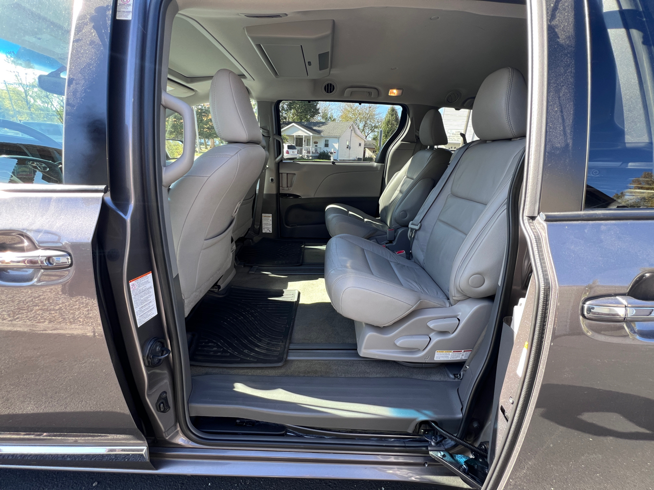 Toyota Sienna XLE Premium FWD 8-Passenger (Natl) 2017 Toyota Sienna XLE Premium FWD 8-Passenger (Natl) 2017