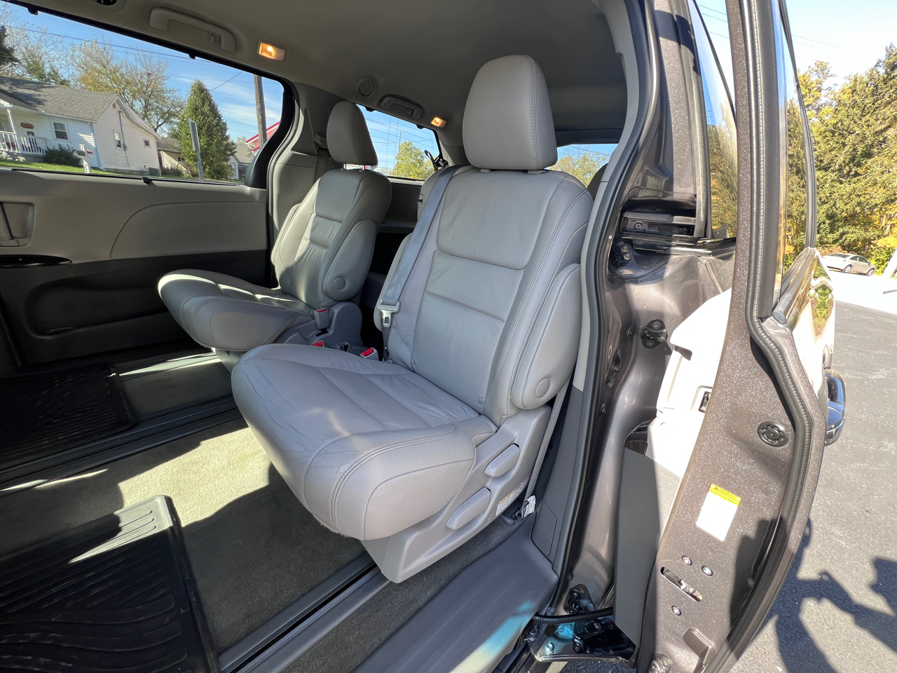 Toyota Sienna XLE Premium FWD 8-Passenger (Natl) 2017 Toyota Sienna XLE Premium FWD 8-Passenger (Natl) 2017