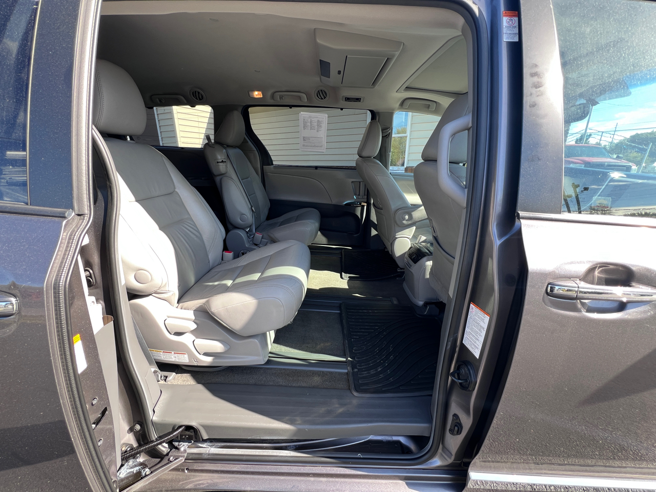 Toyota Sienna XLE Premium FWD 8-Passenger (Natl) 2017 Toyota Sienna XLE Premium FWD 8-Passenger (Natl) 2017