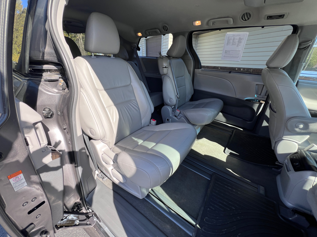 Toyota Sienna XLE Premium FWD 8-Passenger (Natl) 2017 Toyota Sienna XLE Premium FWD 8-Passenger (Natl) 2017