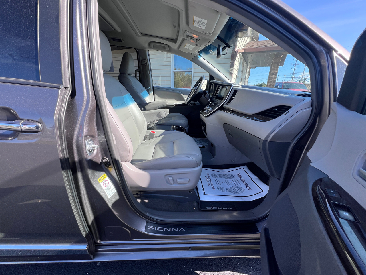 Toyota Sienna XLE Premium FWD 8-Passenger (Natl) 2017 Toyota Sienna XLE Premium FWD 8-Passenger (Natl) 2017