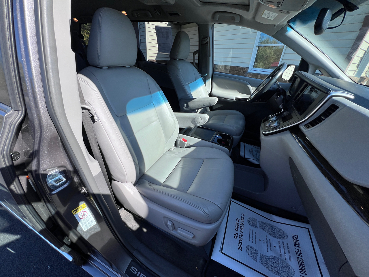 Toyota Sienna XLE Premium FWD 8-Passenger (Natl) 2017 Toyota Sienna XLE Premium FWD 8-Passenger (Natl) 2017