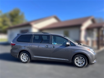 2017 Toyota Sienna XLE Premium FWD 8-Passenger (Natl)