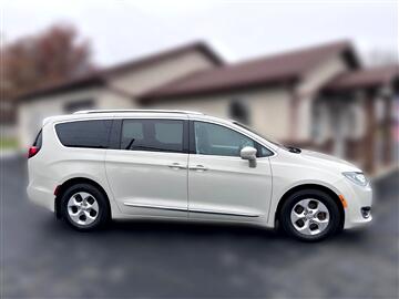 2017 Chrysler Pacifica Touring-L Plus FWD