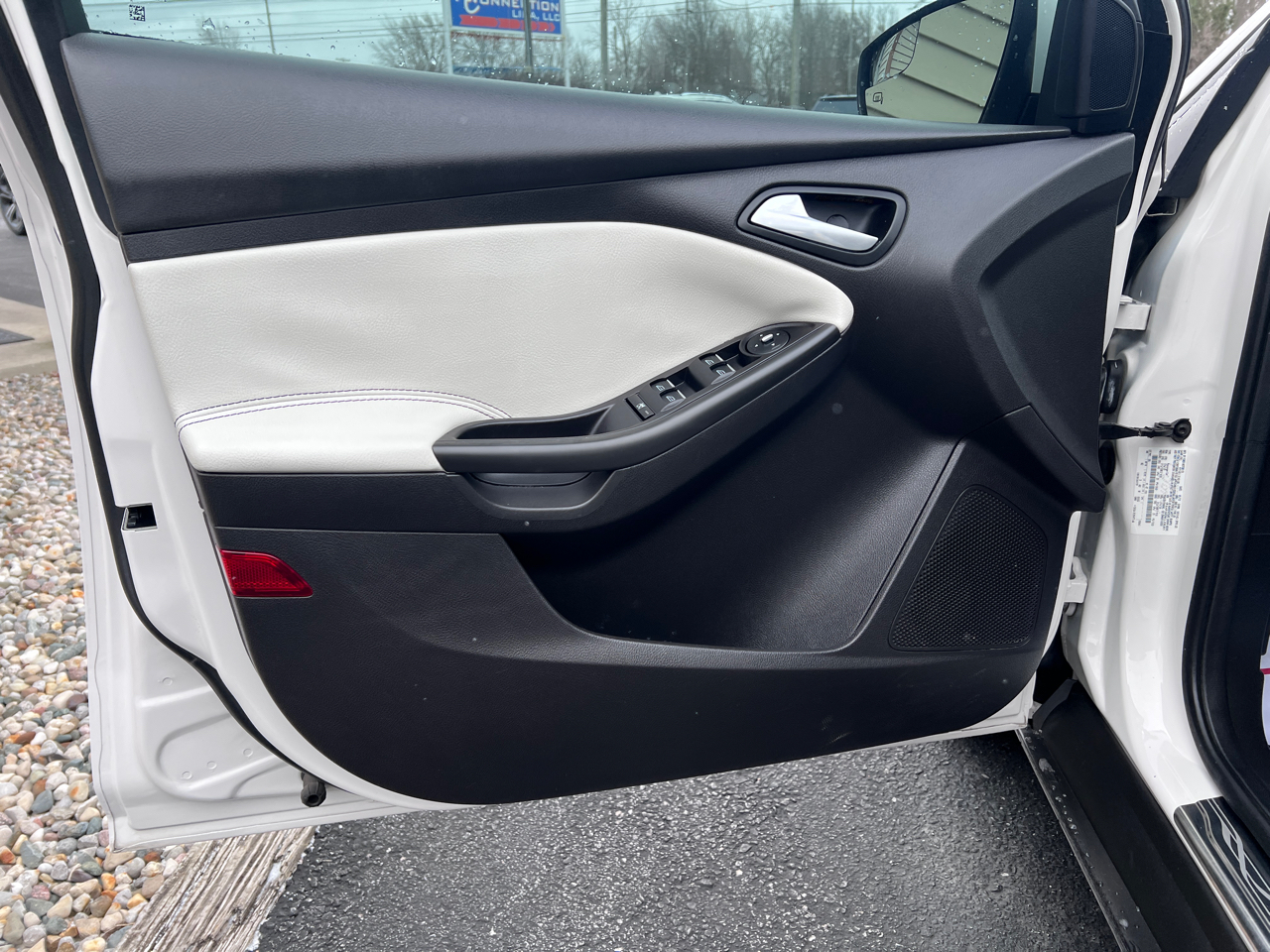 Ford Focus 5dr HB SEL 2012