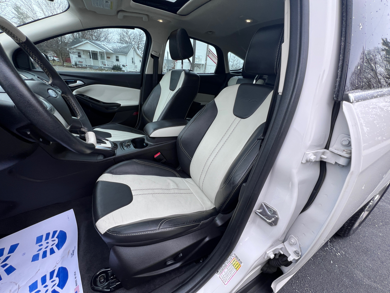 Ford Focus 5dr HB SEL 2012