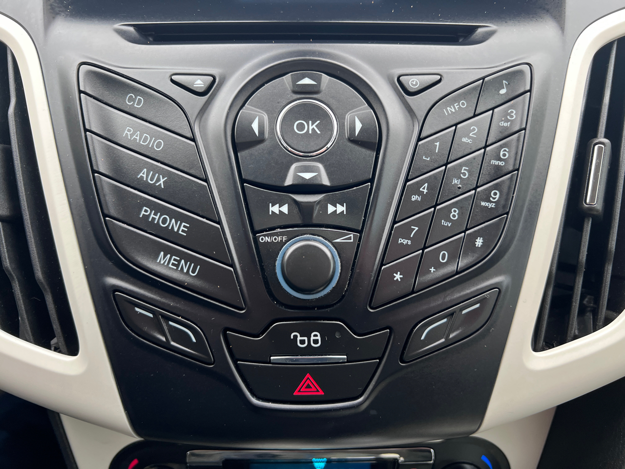 Ford Focus 5dr HB SEL 2012