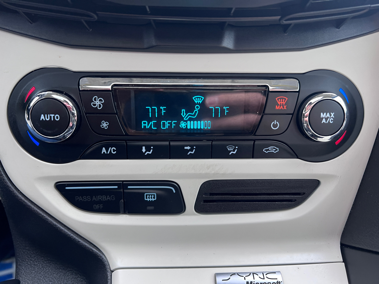 Ford Focus 5dr HB SEL 2012