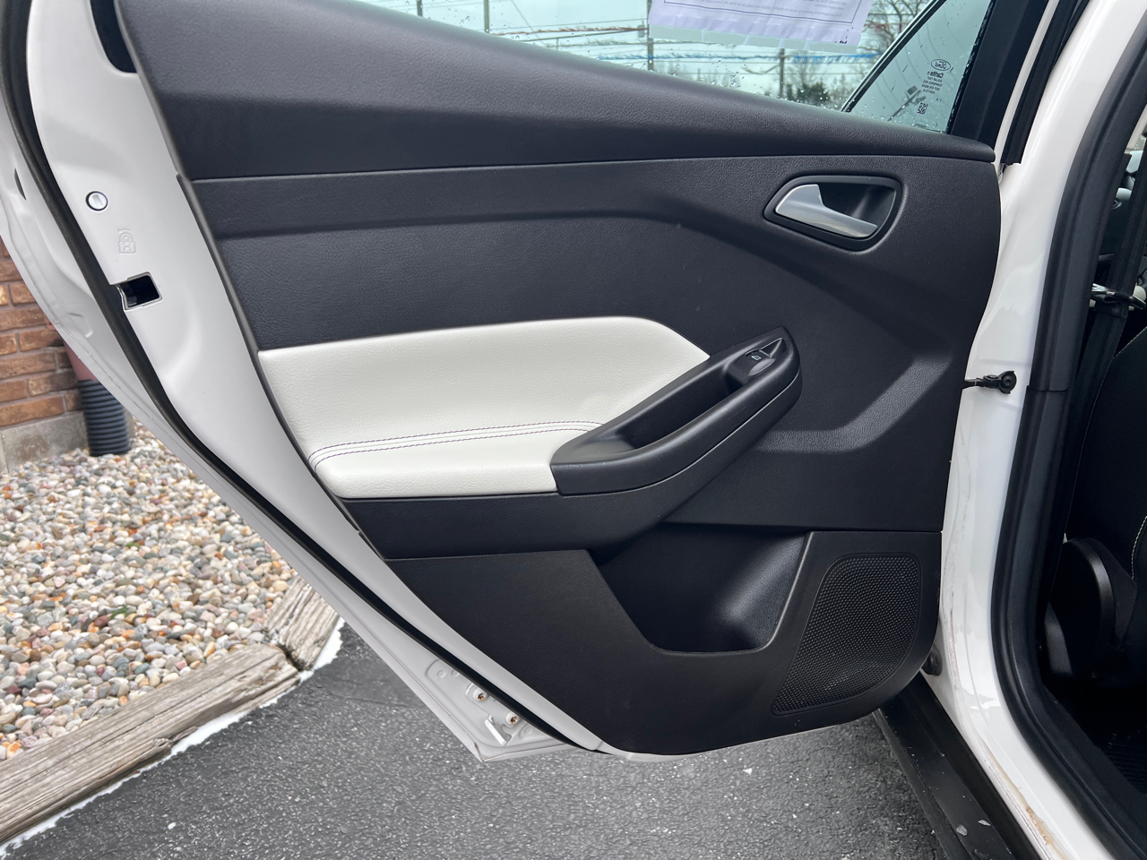 Ford Focus 5dr HB SEL 2012