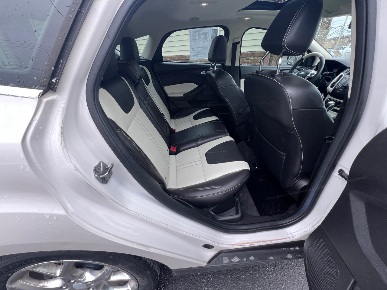 Ford Focus 5dr HB SEL 2012