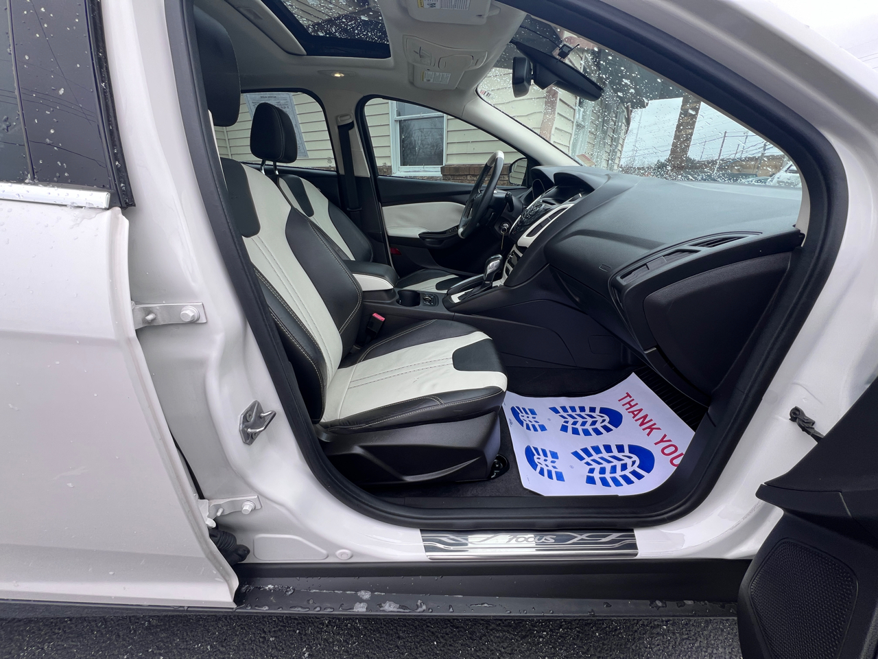 Ford Focus 5dr HB SEL 2012