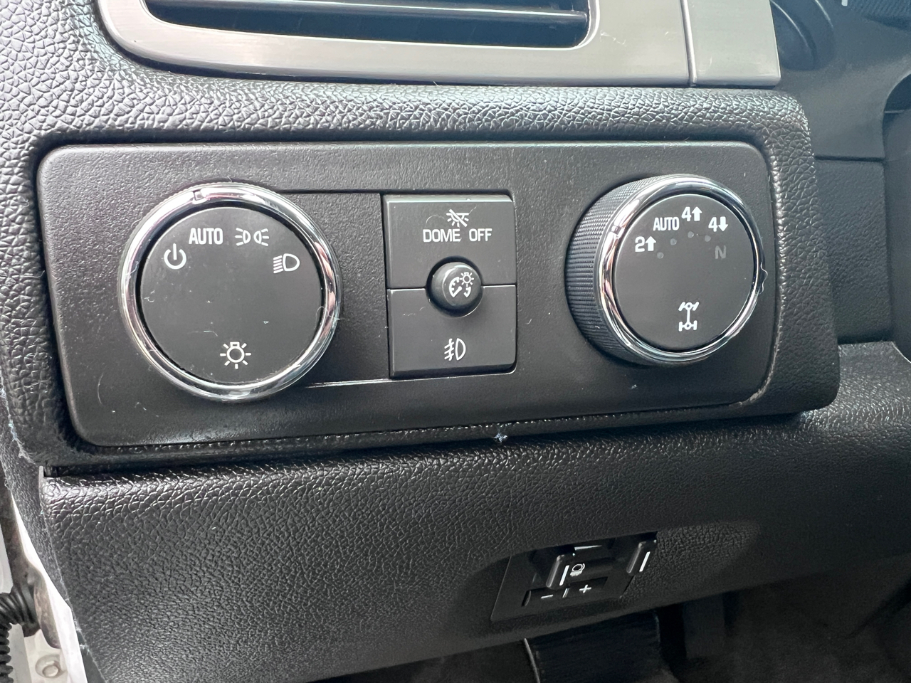 Chevrolet Tahoe Z71 4D SUV 4WD 2011