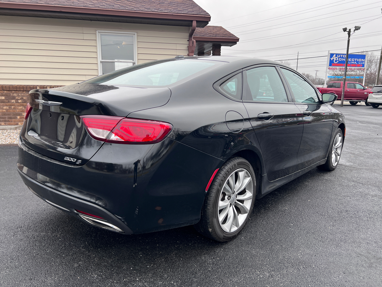 Chrysler 200 4dr Sdn S FWD 2015