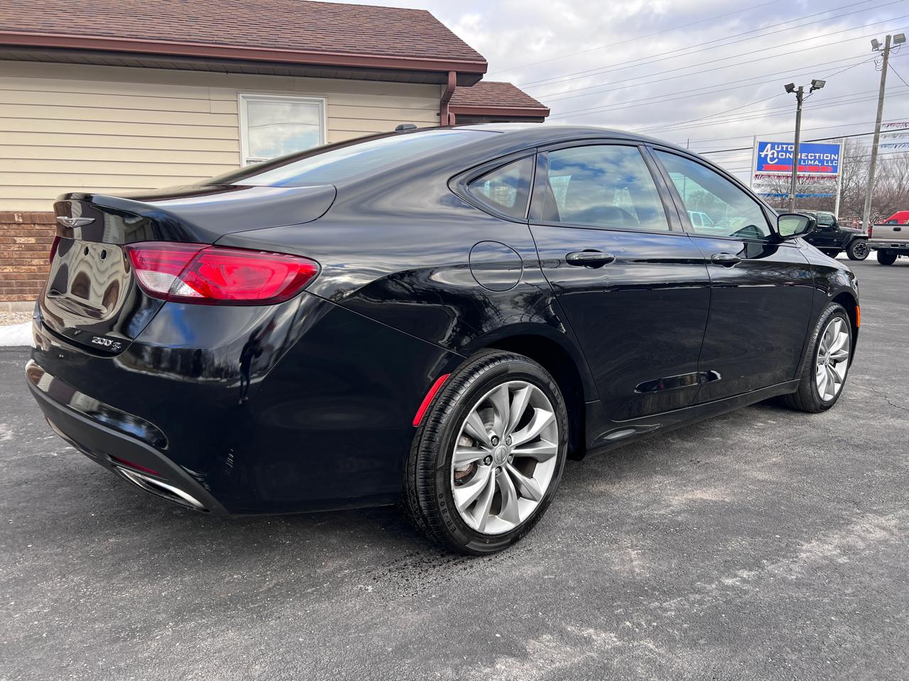 Chrysler 200 4dr Sdn S FWD 2015