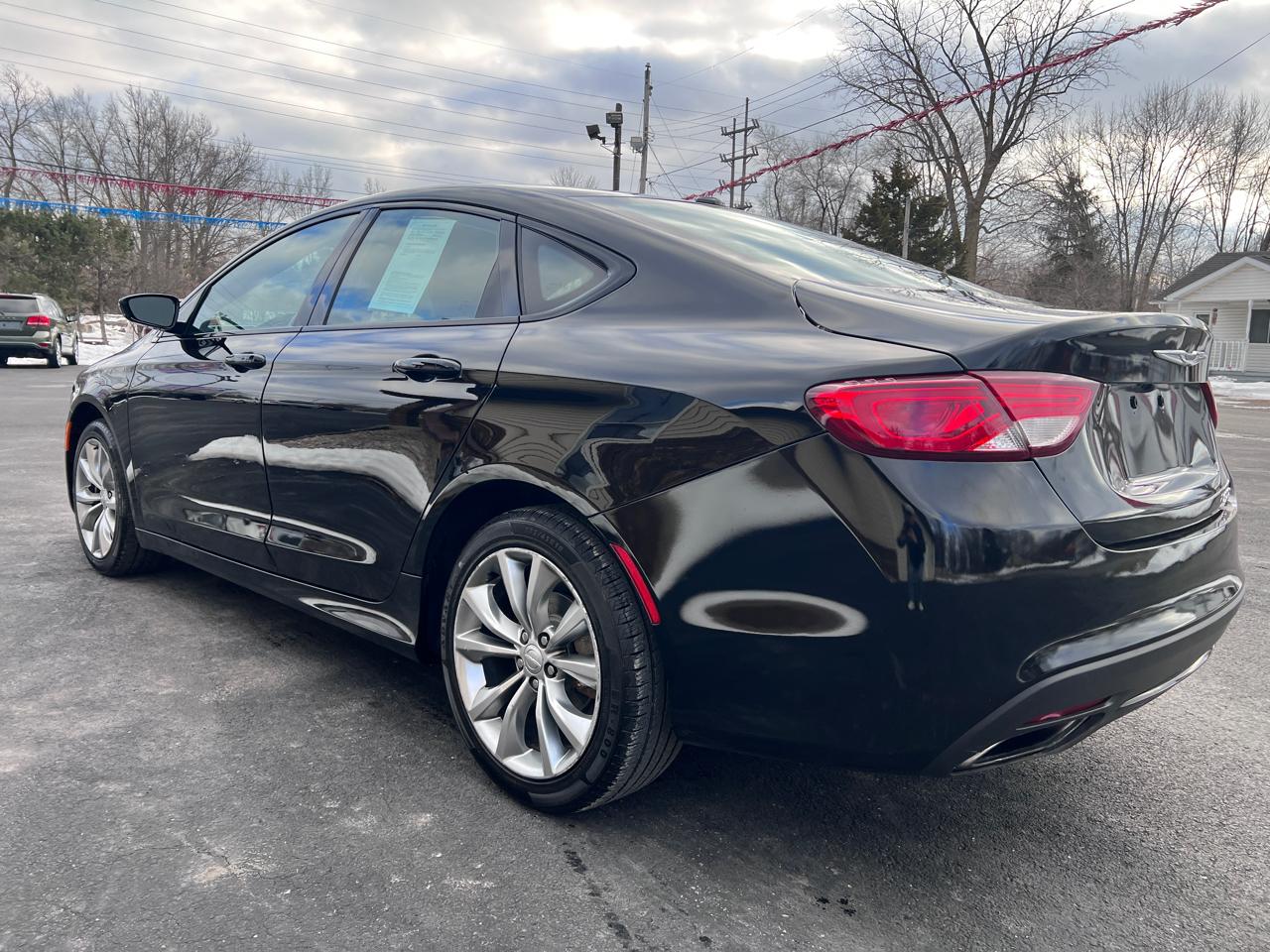 Chrysler 200 4dr Sdn S FWD 2015