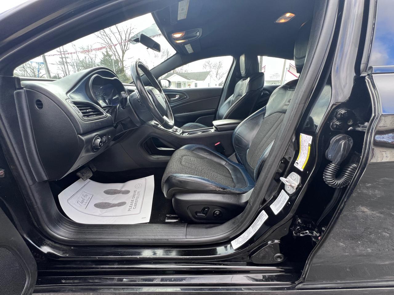 Chrysler 200 4dr Sdn S FWD 2015