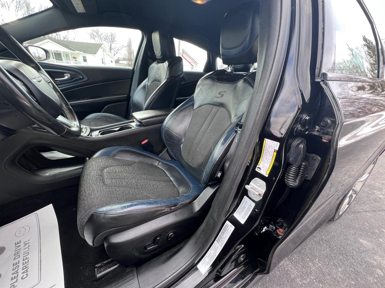 Chrysler 200 4dr Sdn S FWD 2015