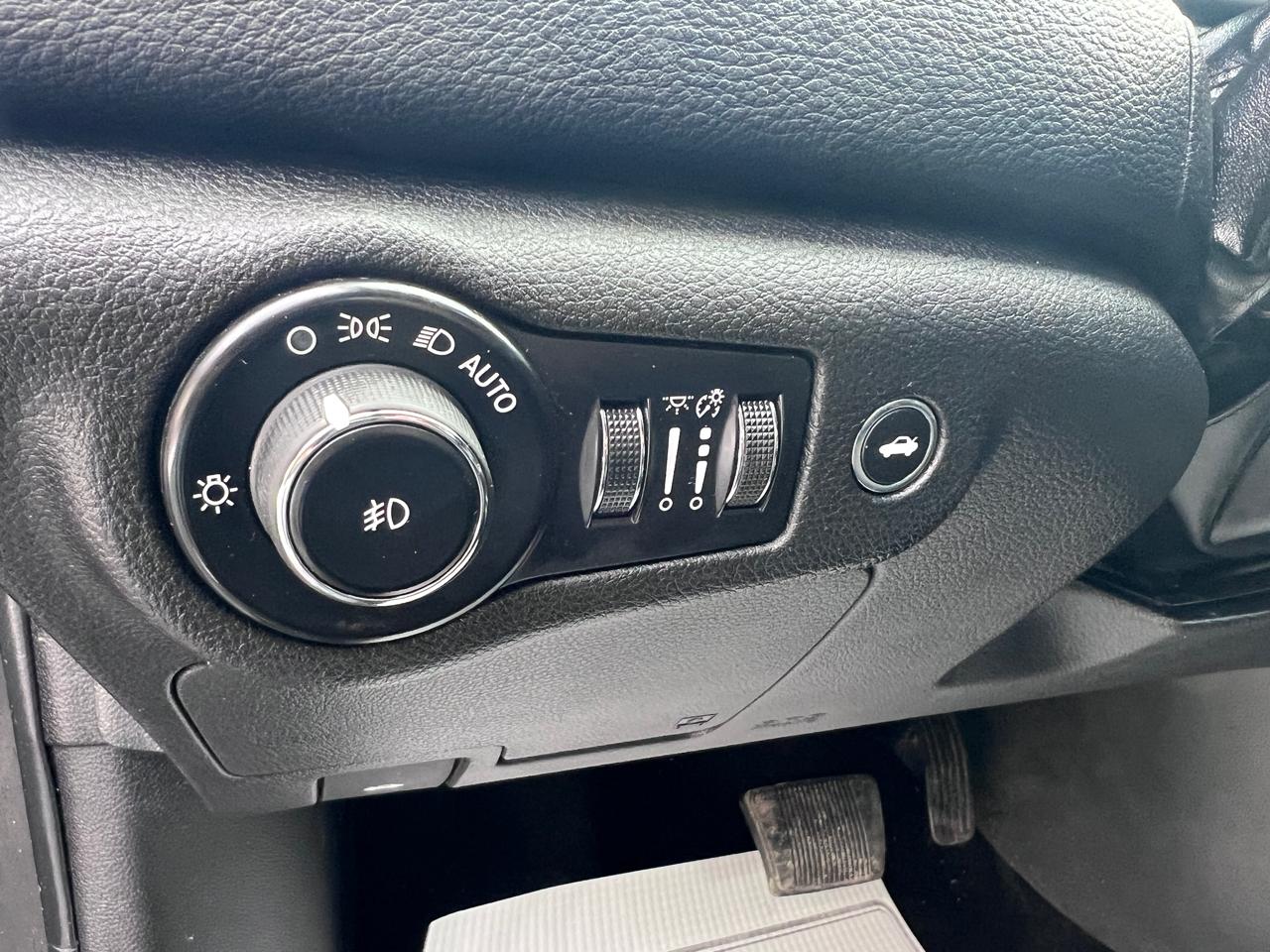 Chrysler 200 4dr Sdn S FWD 2015