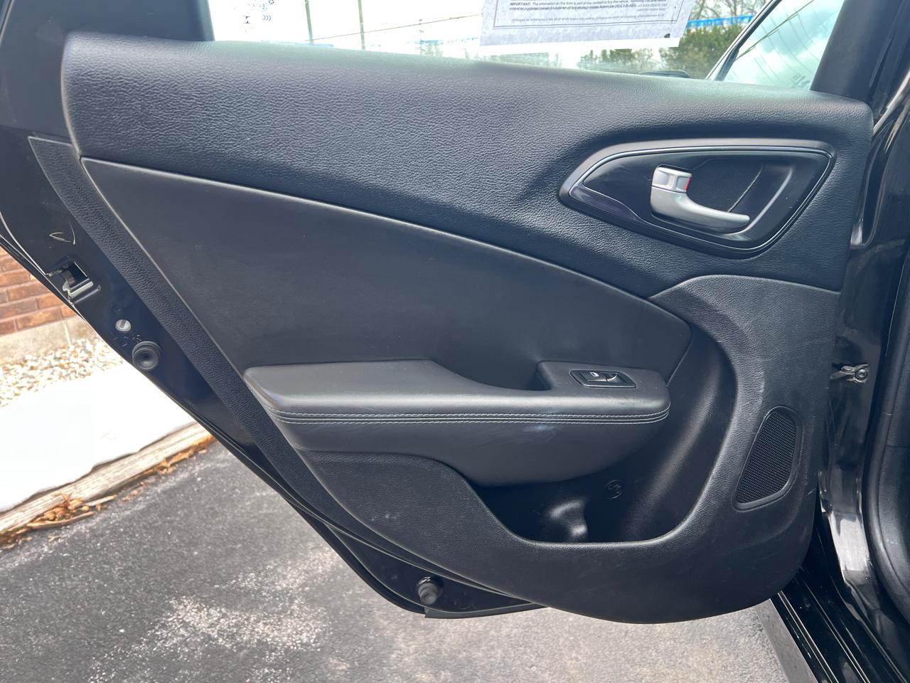 Chrysler 200 4dr Sdn S FWD 2015