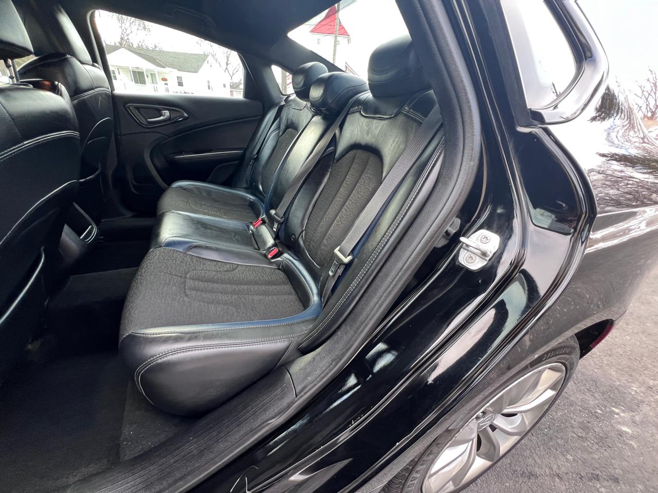 Chrysler 200 4dr Sdn S FWD 2015