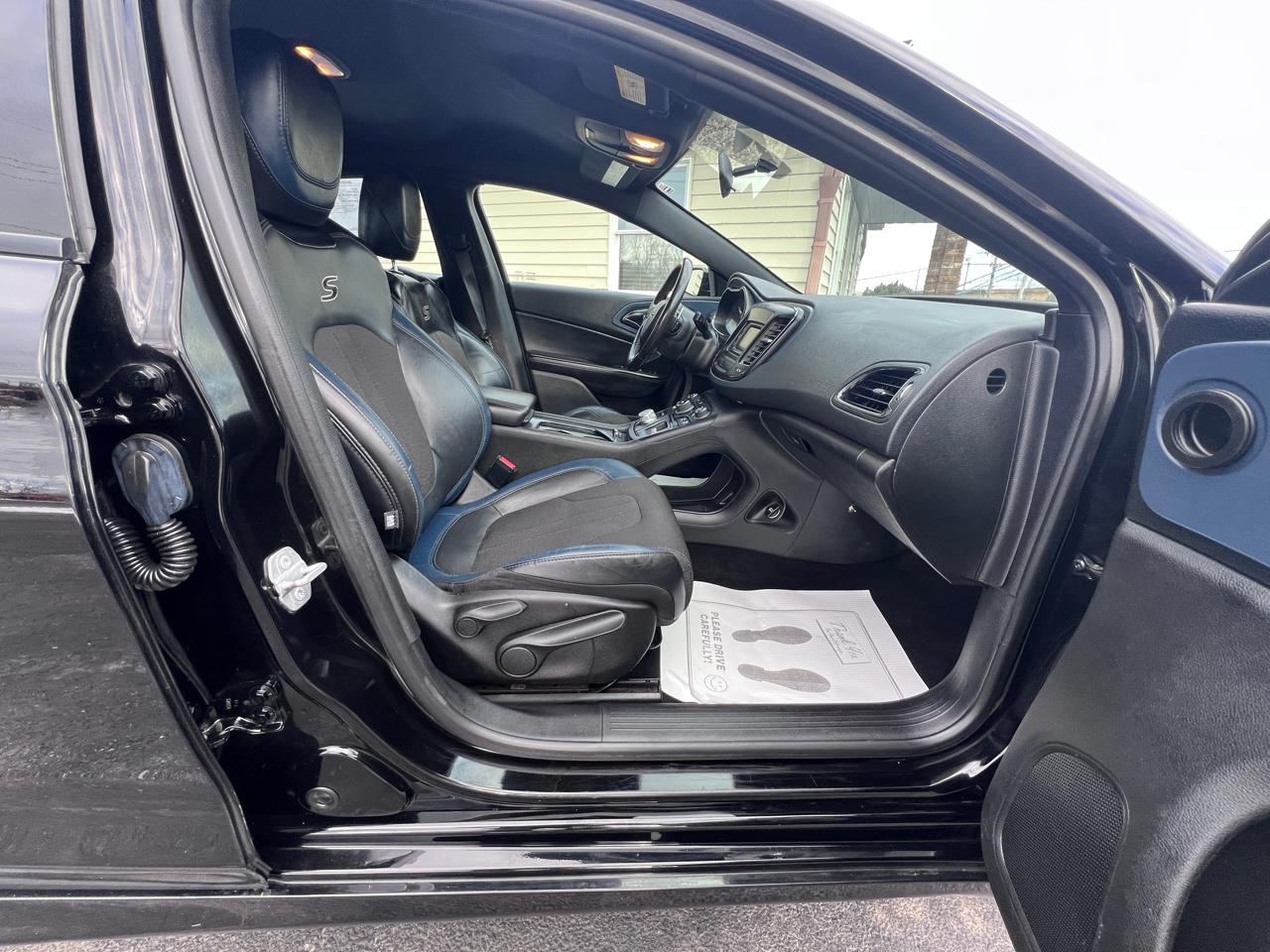 Chrysler 200 4dr Sdn S FWD 2015