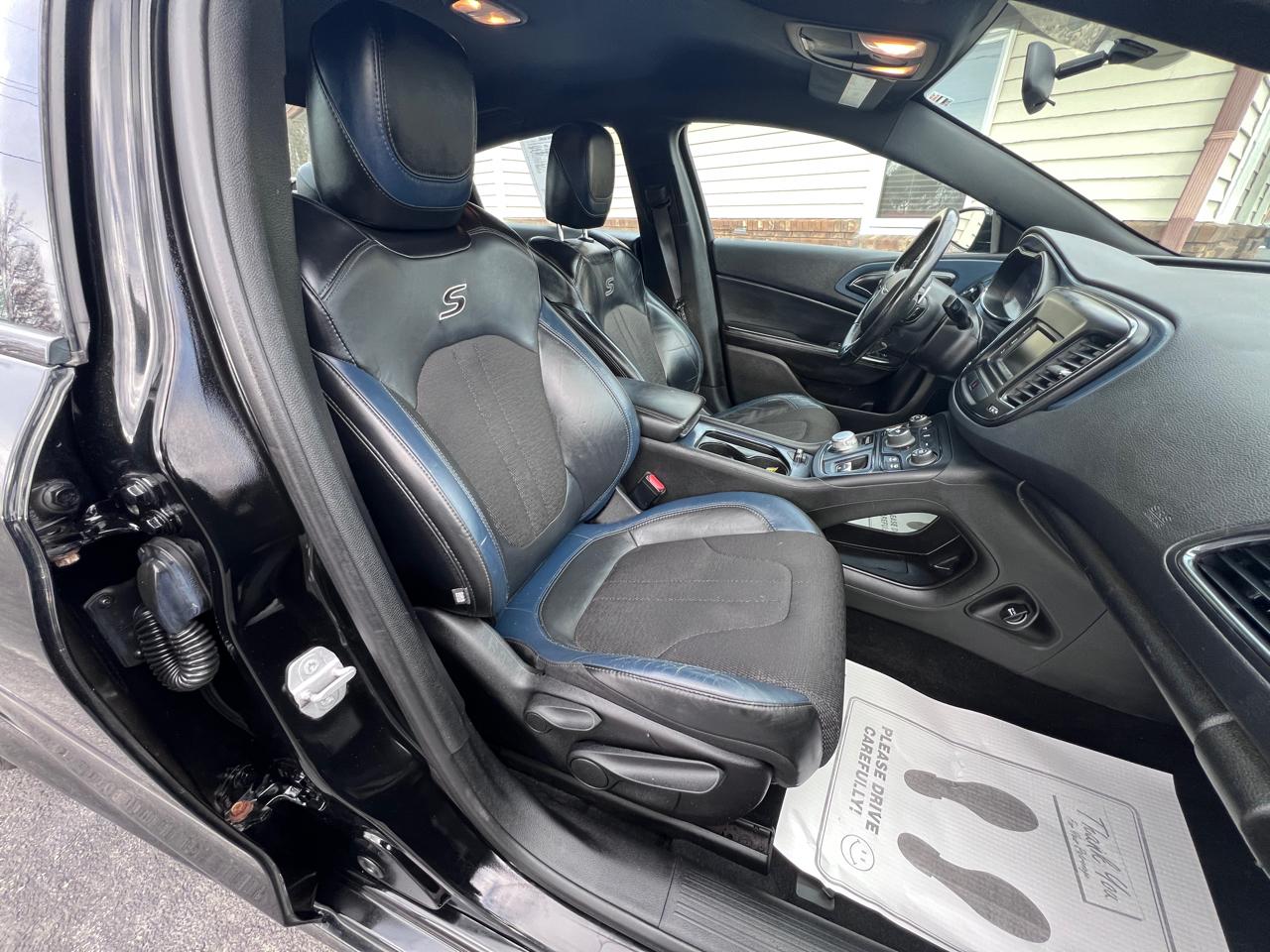 Chrysler 200 4dr Sdn S FWD 2015