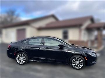 2015 Chrysler 200 4dr Sdn S FWD