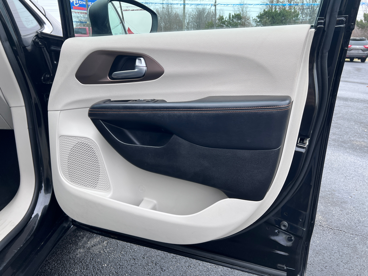 Chrysler Pacifica Touring FWD 2017