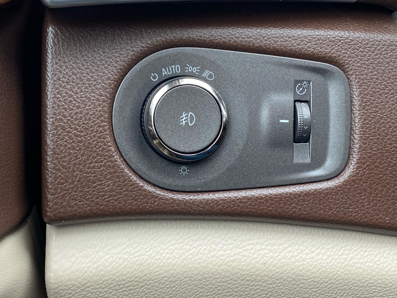 Cadillac SRX FWD 4dr Performance Collection 2011