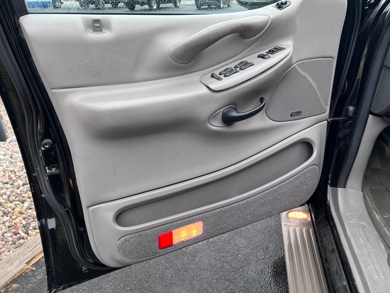 Ford Expedition 119" WB Eddie Bauer 4WD 2001