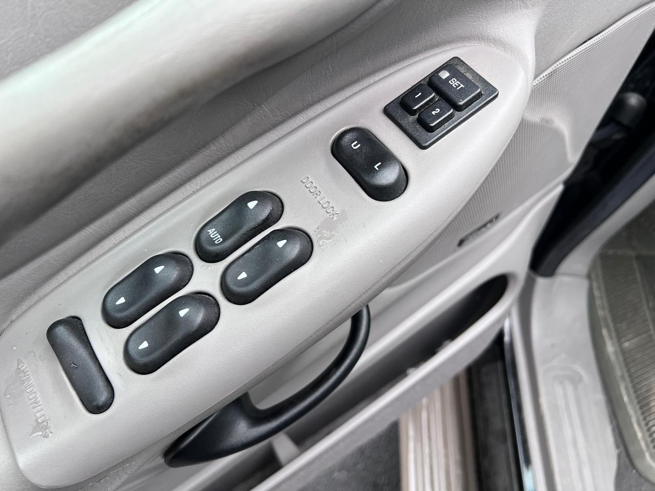 Ford Expedition 119" WB Eddie Bauer 4WD 2001