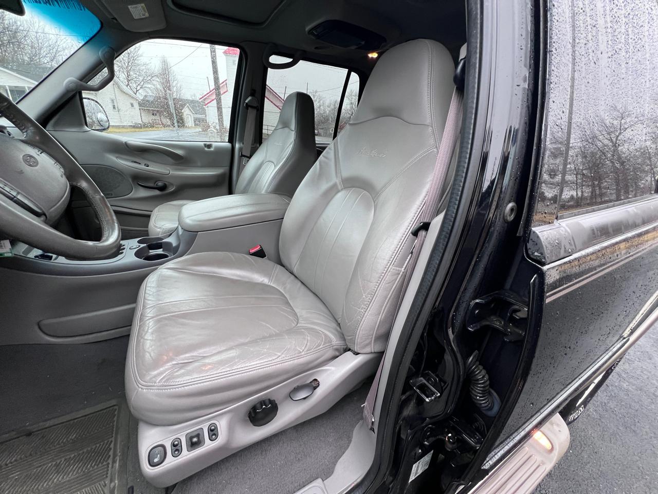 Ford Expedition 119" WB Eddie Bauer 4WD 2001