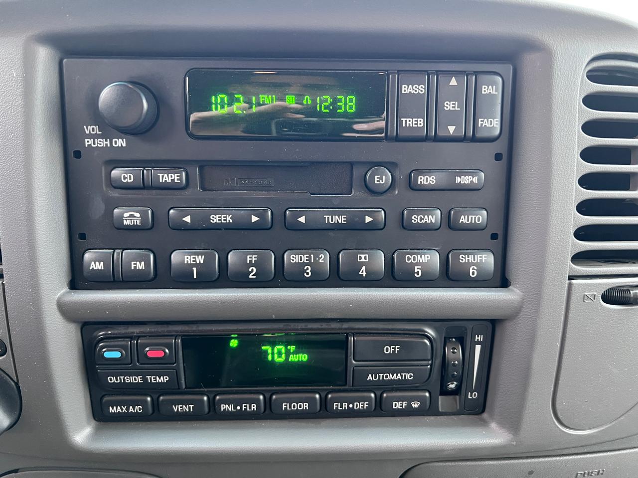 Ford Expedition 119" WB Eddie Bauer 4WD 2001