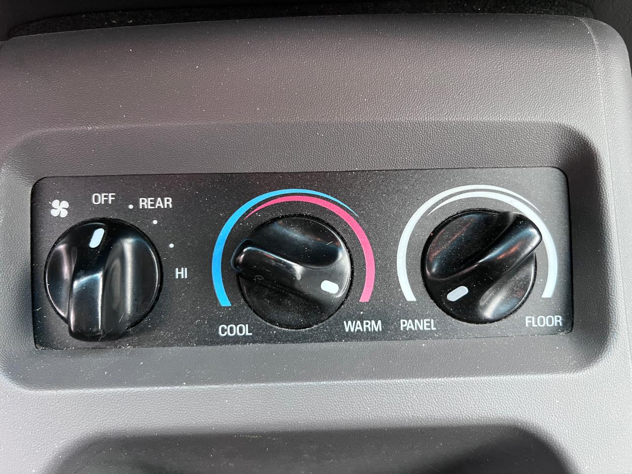 Ford Expedition 119" WB Eddie Bauer 4WD 2001