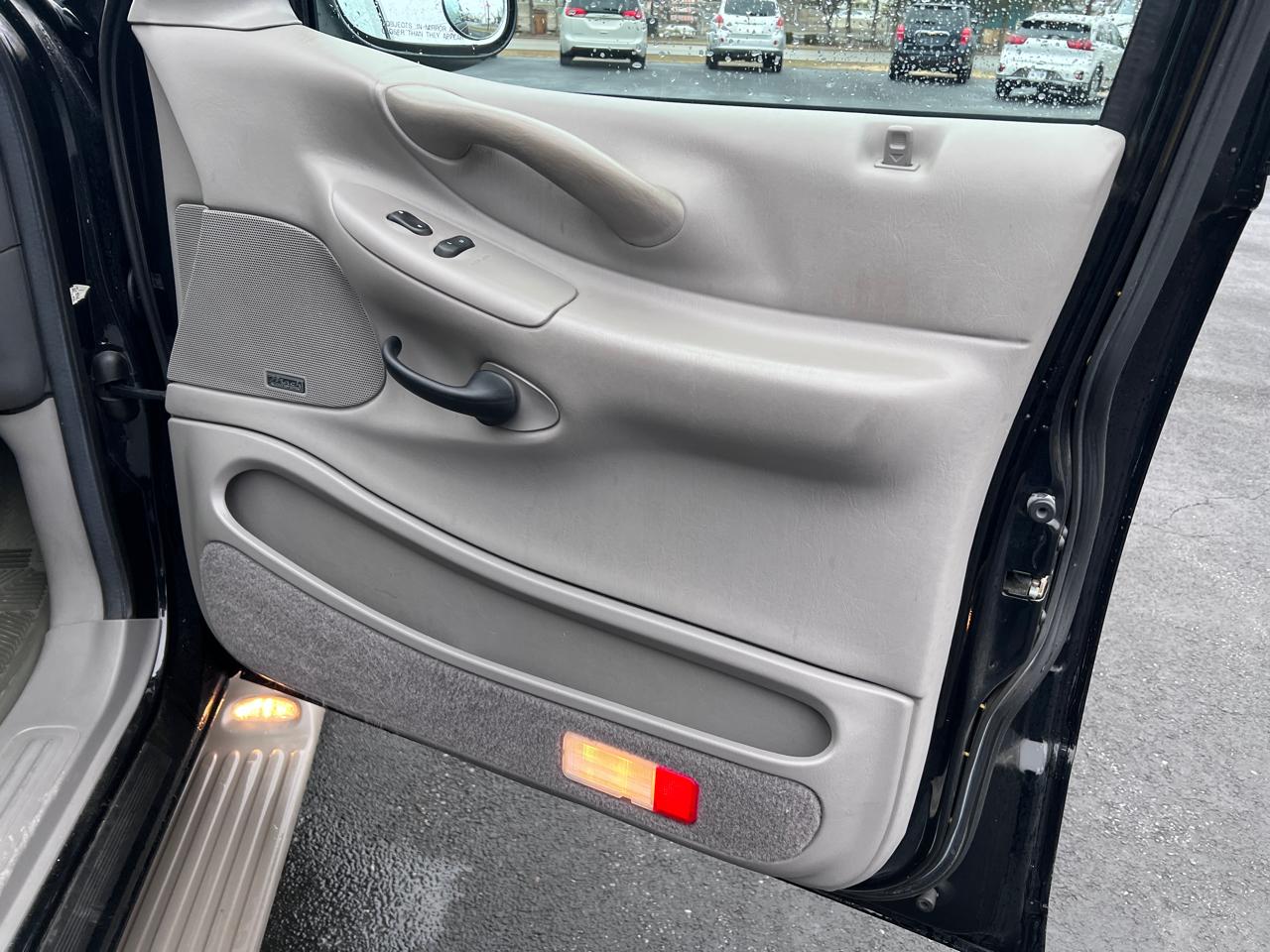 Ford Expedition 119" WB Eddie Bauer 4WD 2001