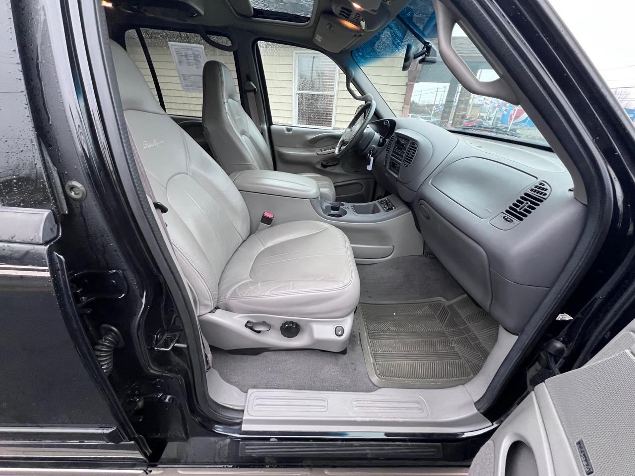 Ford Expedition 119" WB Eddie Bauer 4WD 2001