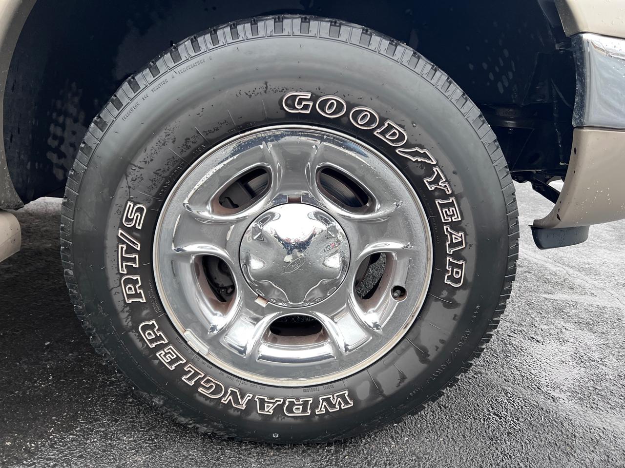 Ford Expedition 119" WB Eddie Bauer 4WD 2001