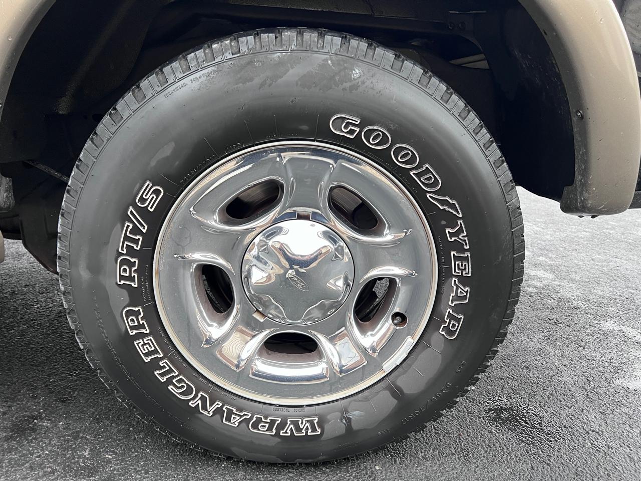 Ford Expedition 119" WB Eddie Bauer 4WD 2001