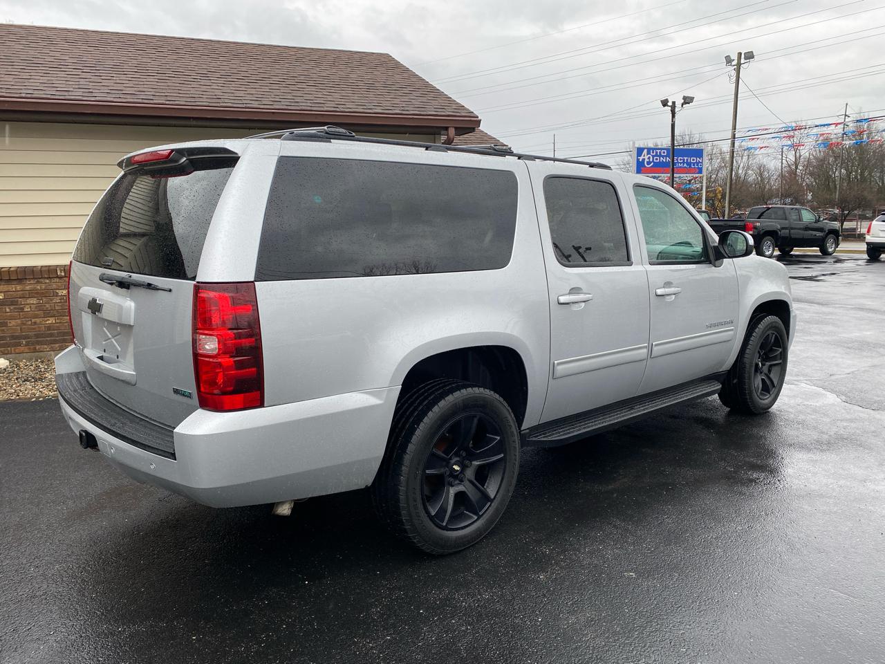 Chevrolet Suburban 4WD 4dr 1500 LT 2012