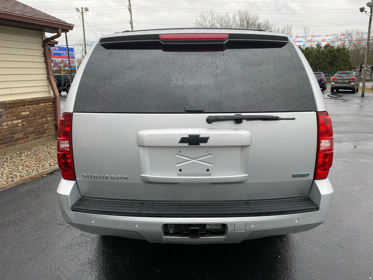 Chevrolet Suburban 4WD 4dr 1500 LT 2012