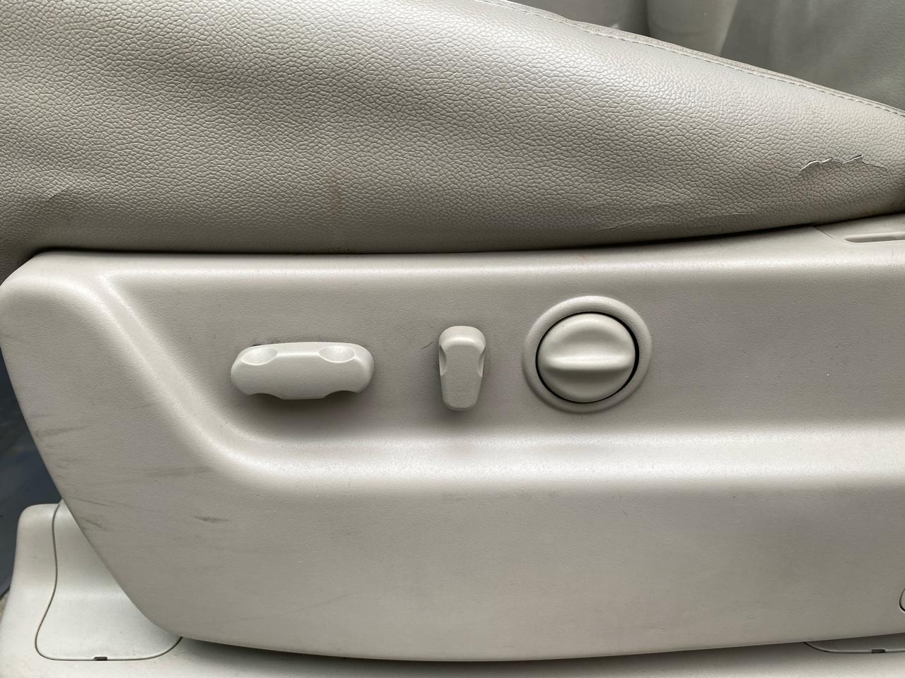 Chevrolet Suburban 4WD 4dr 1500 LT 2012