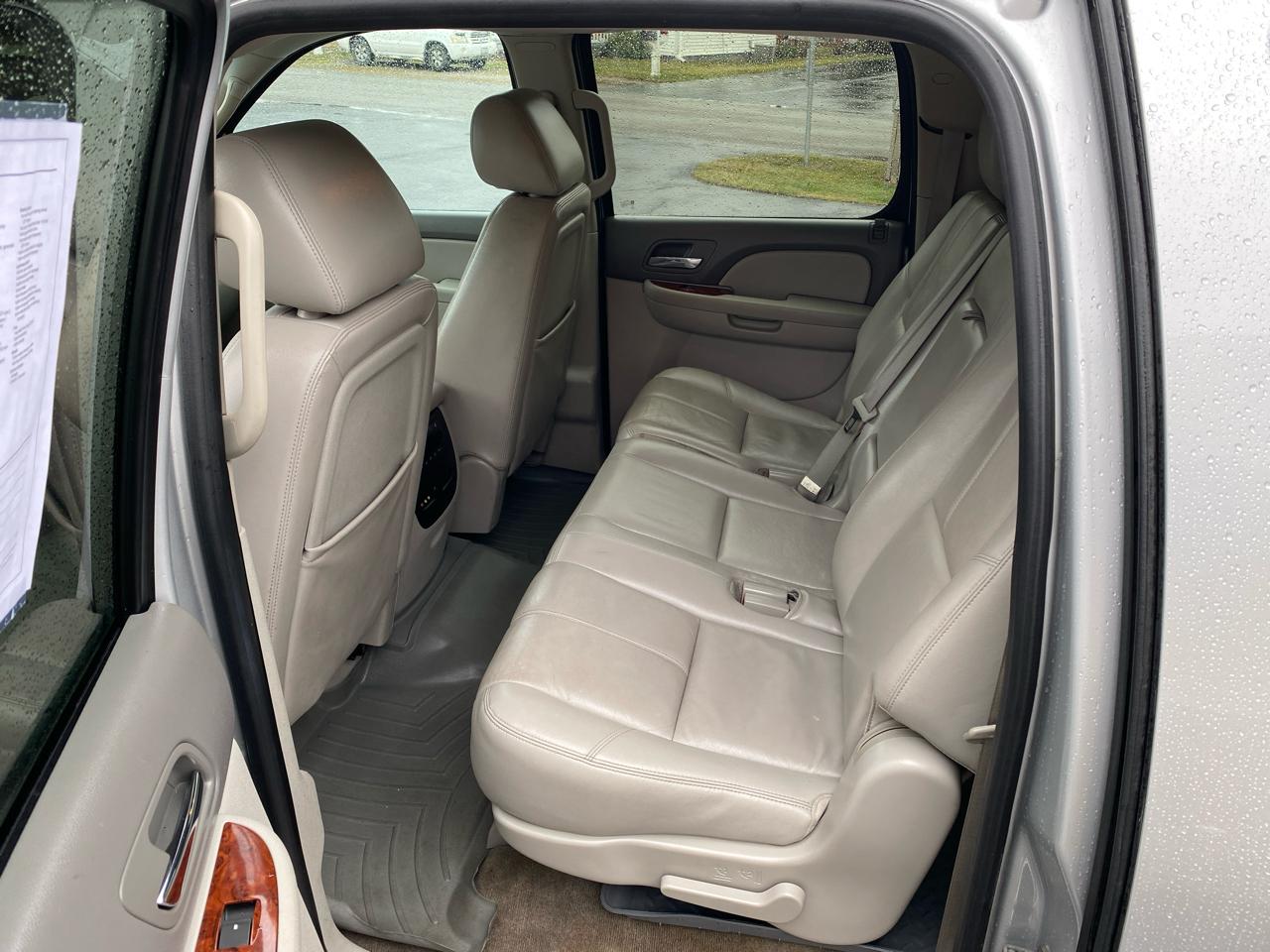 Chevrolet Suburban 4WD 4dr 1500 LT 2012