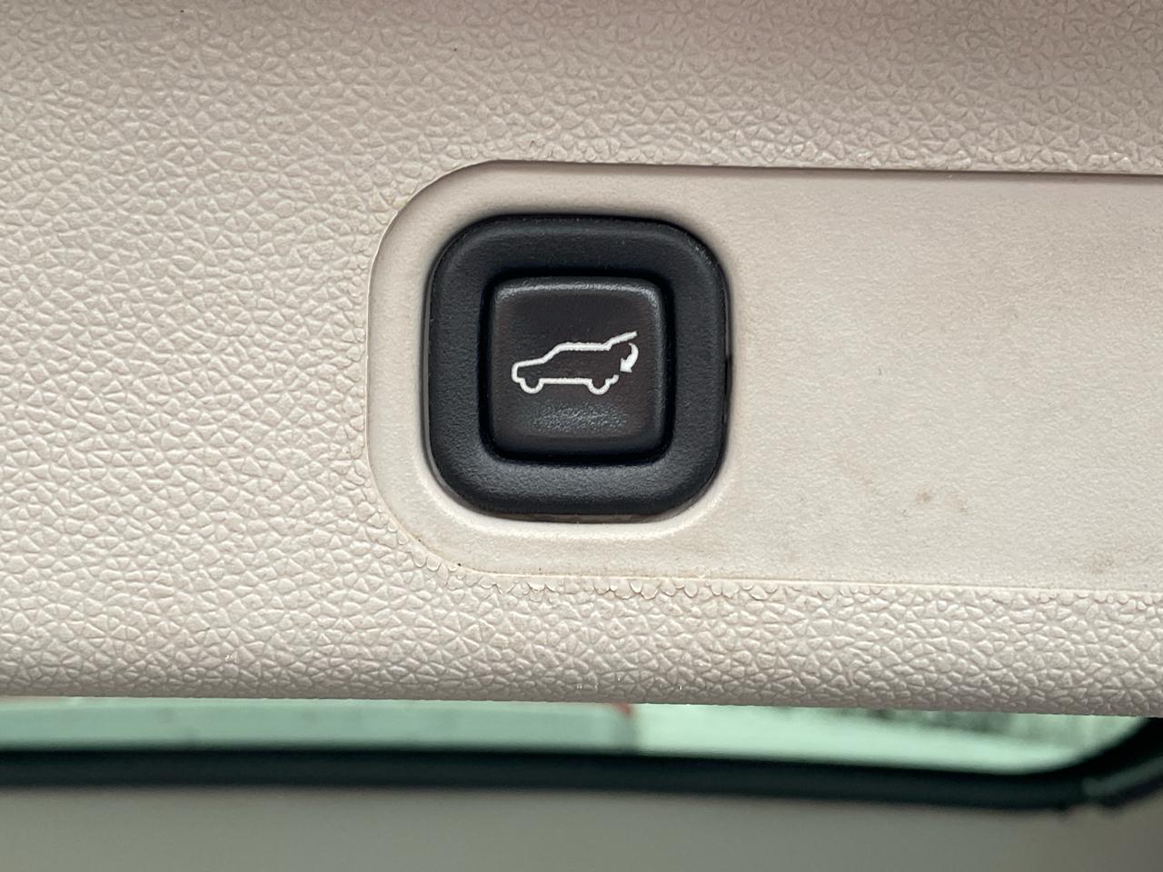 Chevrolet Suburban 4WD 4dr 1500 LT 2012