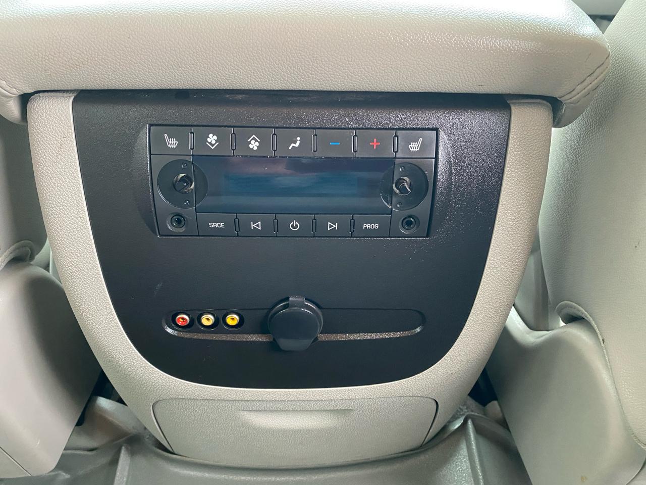 Chevrolet Suburban 4WD 4dr 1500 LT 2012