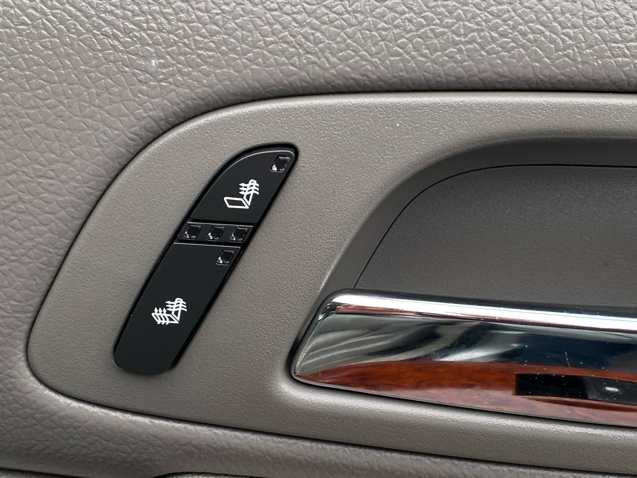 Chevrolet Suburban 4WD 4dr 1500 LT 2012