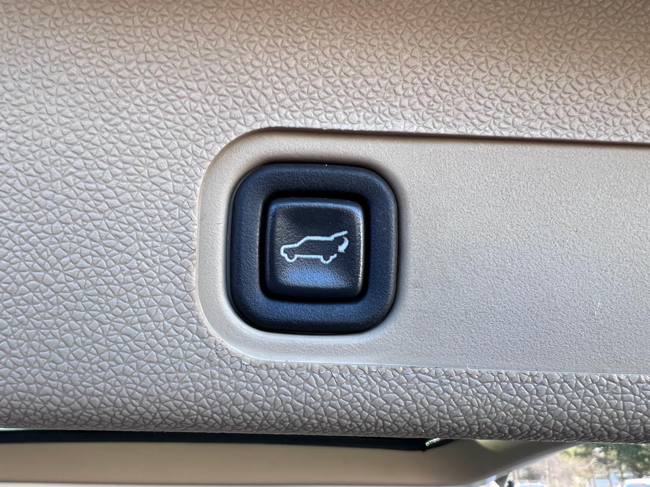 Chevrolet Tahoe 4WD 4dr 1500 LTZ 2012