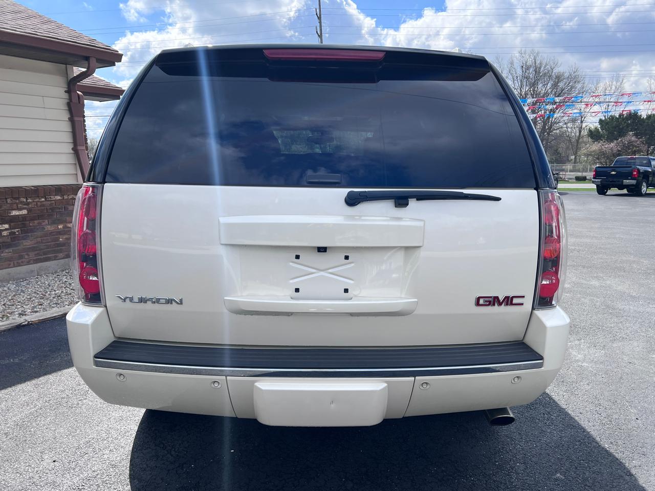 GMC Yukon AWD 4dr Denali 2014